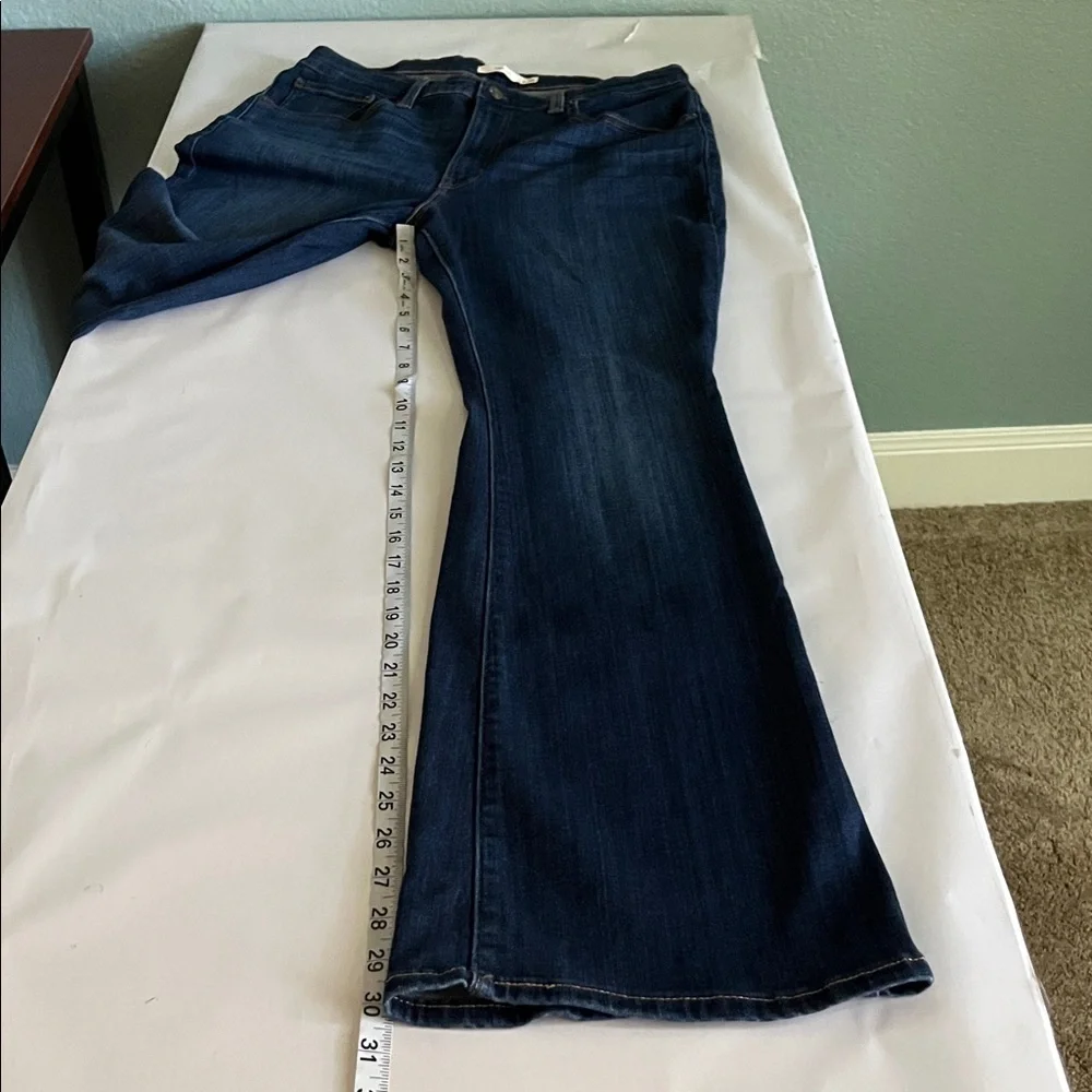 Levi’s 726 Flare High Rise Size 33